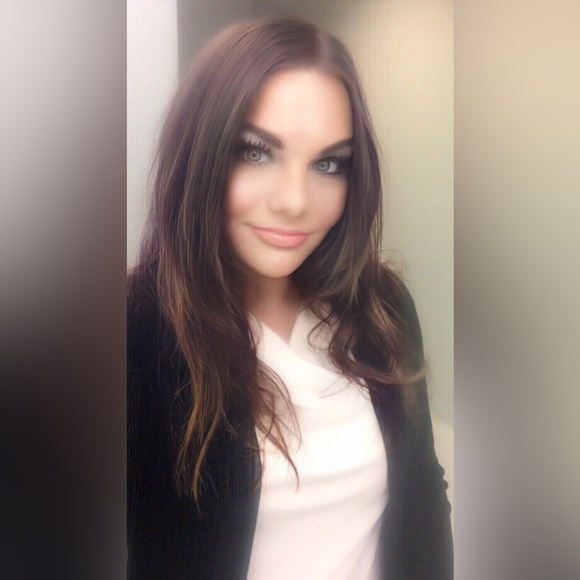 Meet your Posher, Shelly - Picture 2 of 16